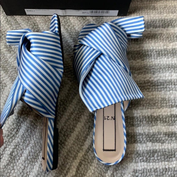 N°21 Sandals in Blue | Lyst 🆕 No. 21 Blue and White Sandals